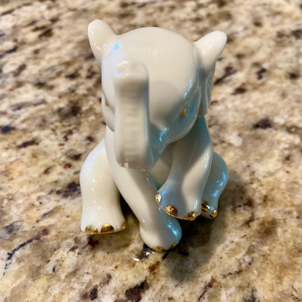 Vintage Lenox Ivory and Gold Porcelain Elephant Figurine - Picture 4 of 5